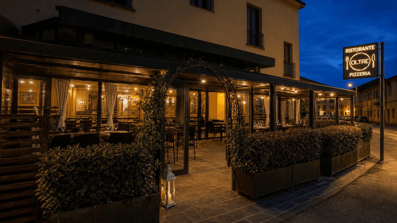 Oltre Ristorante Pizzeria illuminato la sera